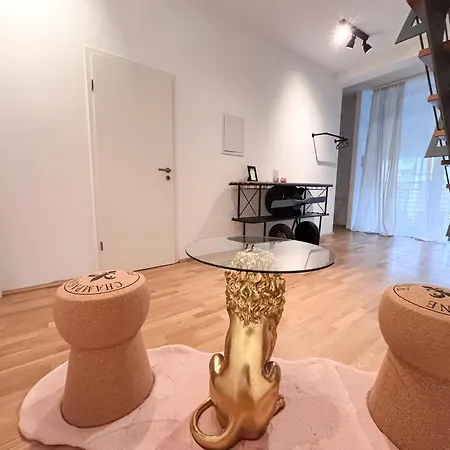 Thinkpink! Im Herzen Dortmunds דירה